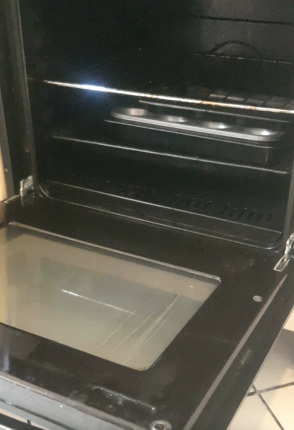 Oven after a Spark Skoon detail clean